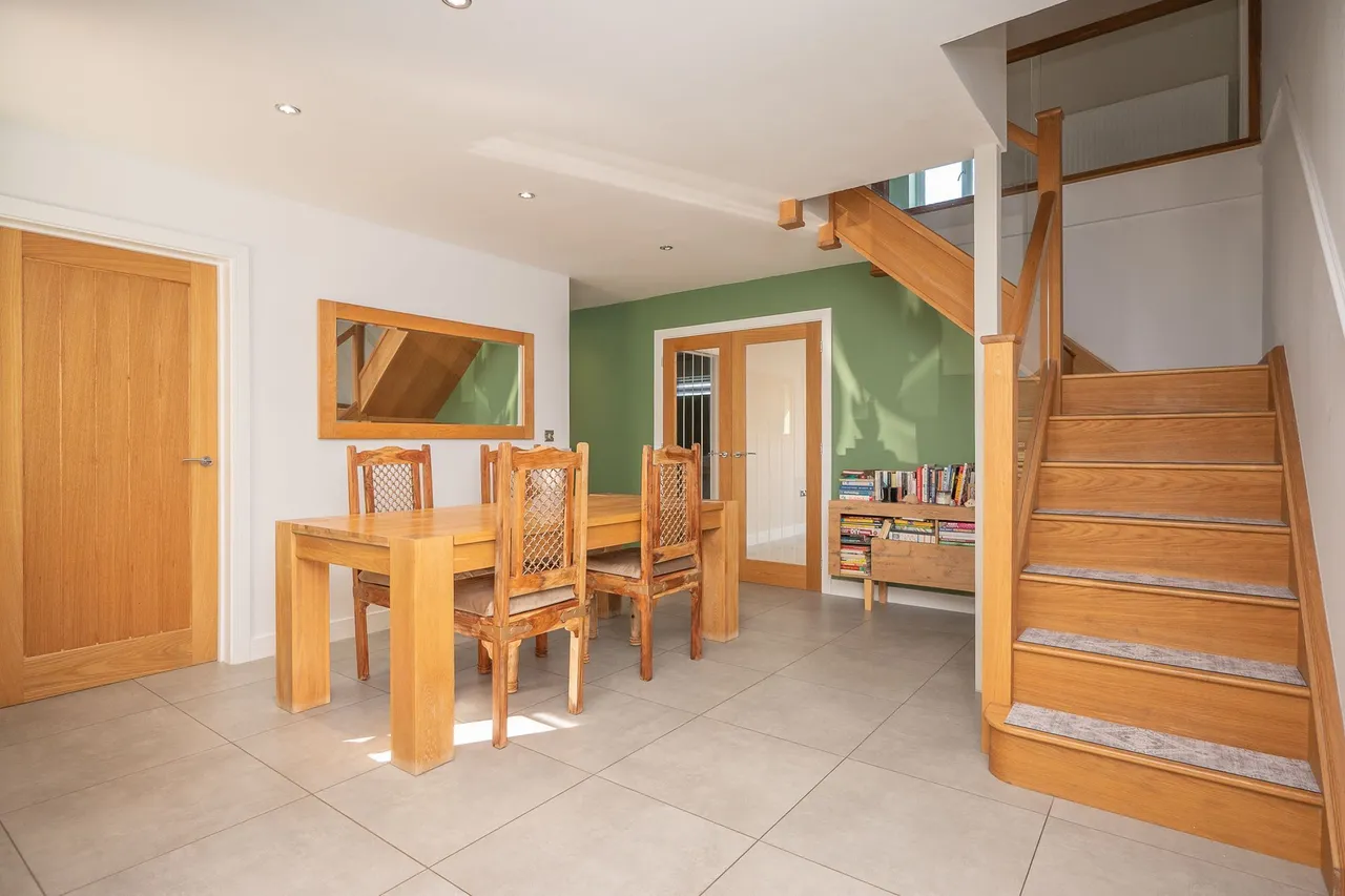 Bright and Spacious Home in Gayton, photo 9