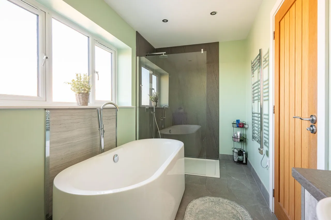 Bright and Spacious Home in Gayton, photo 16