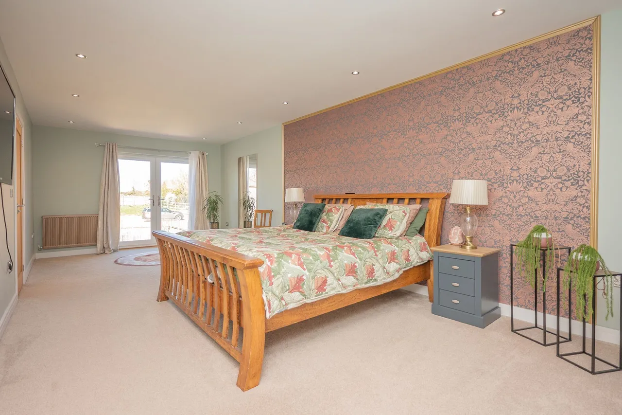 Bright and Spacious Home in Gayton, photo 11