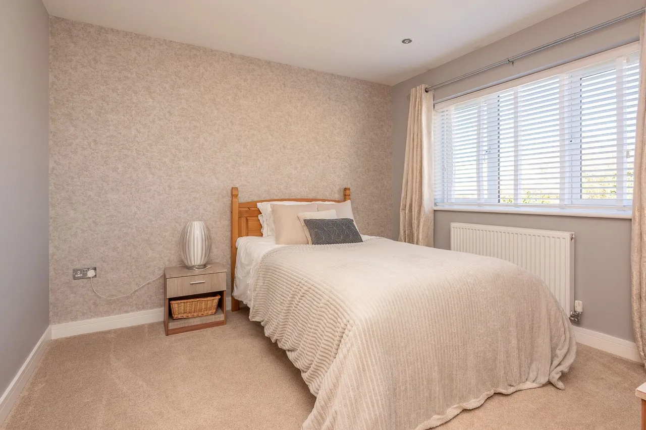 Bright and Spacious Home in Gayton, photo 17