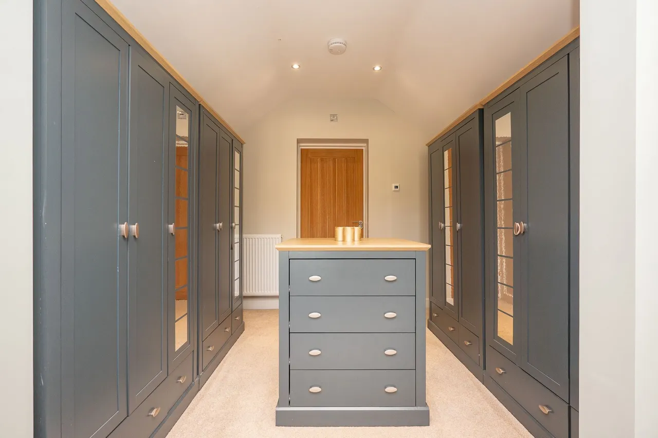 Bright and Spacious Home in Gayton, photo 12