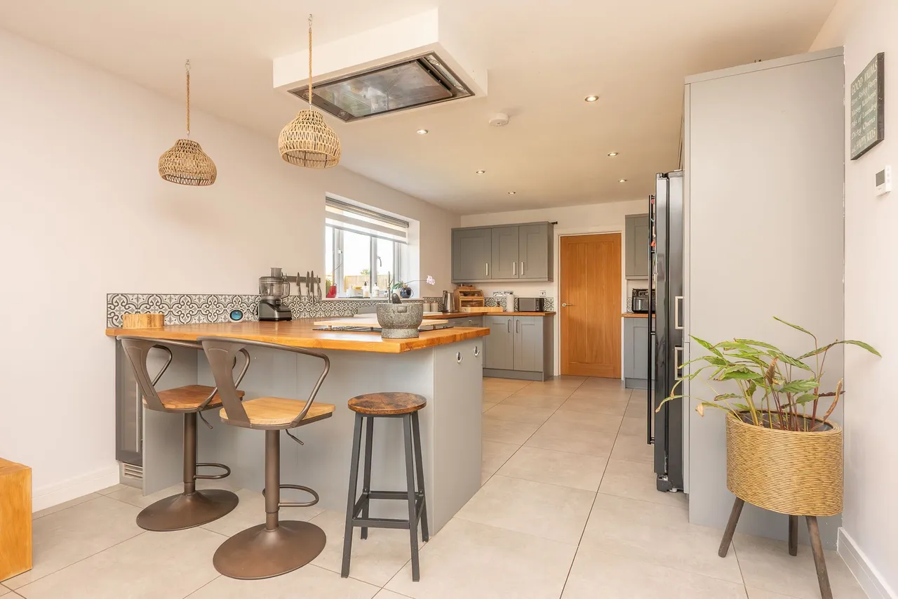 Bright and Spacious Home in Gayton, photo 6