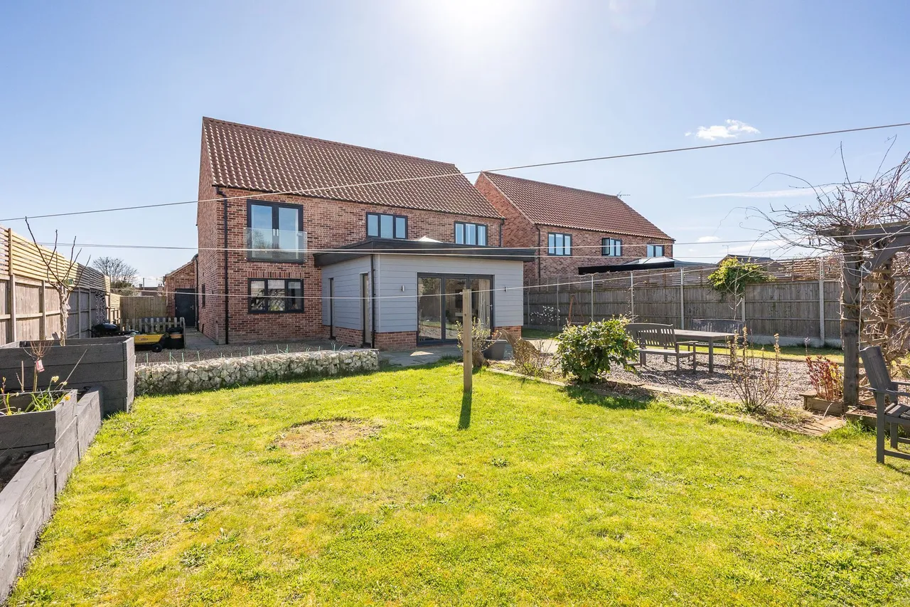 Bright and Spacious Home in Gayton, photo 18