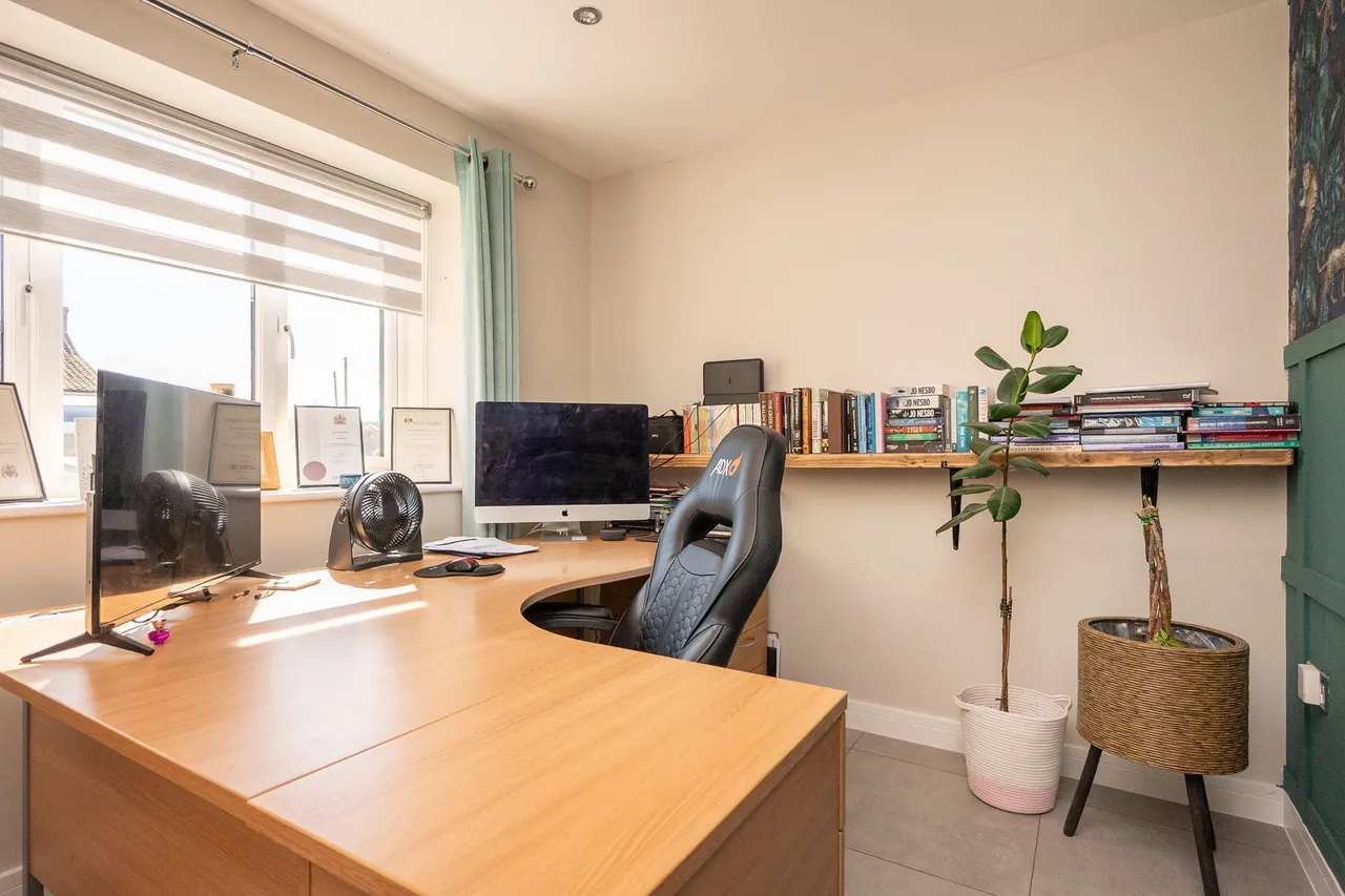 Bright and Spacious Home in Gayton, photo 10