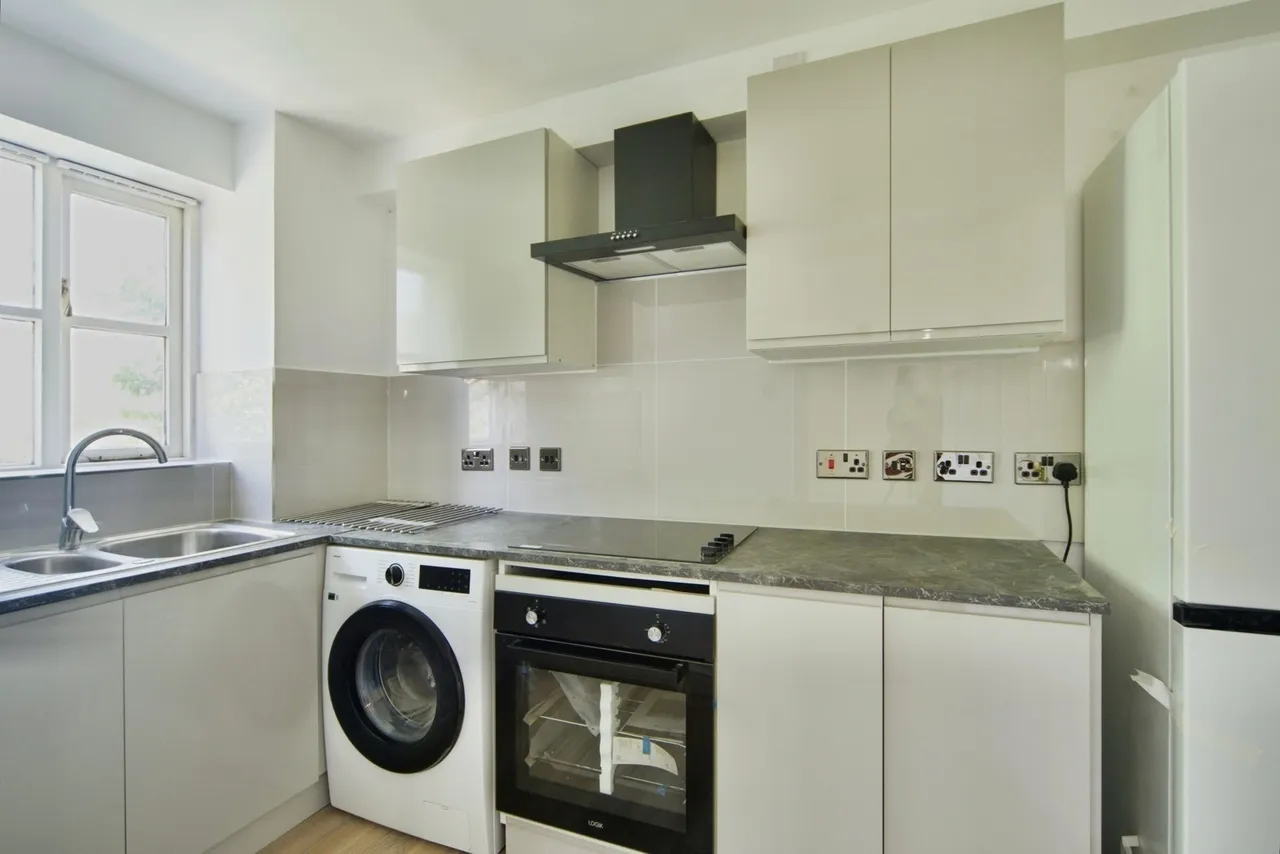 Sten Close, Enfield, EN3, photo 4
