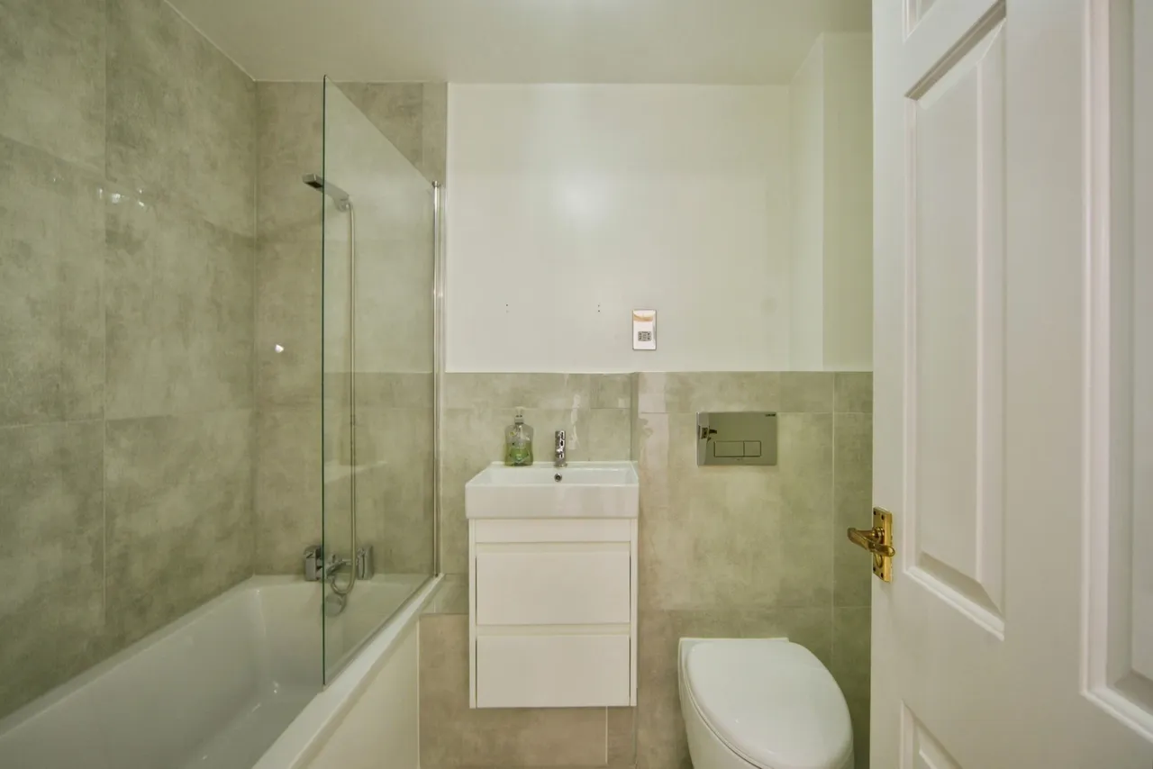 Sten Close, Enfield, EN3, photo 5