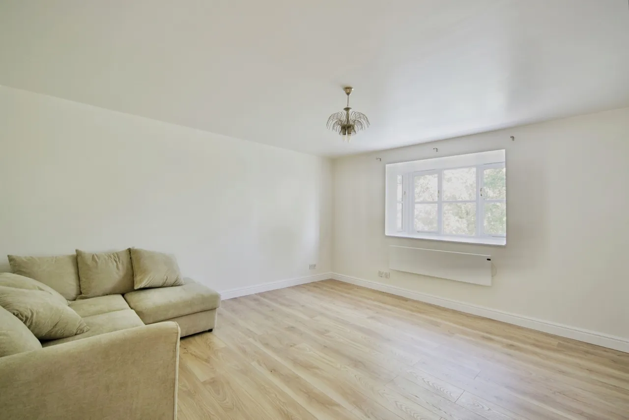 Sten Close, Enfield, EN3, photo 2
