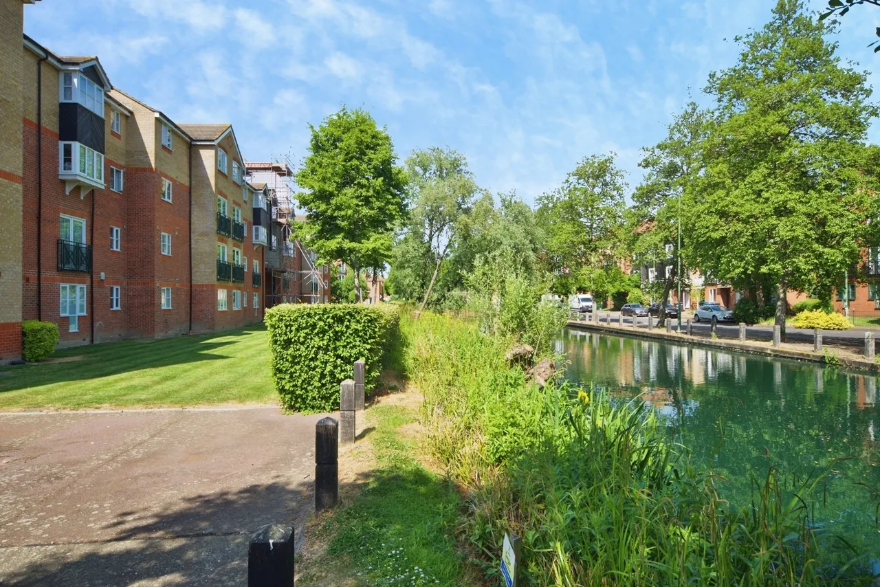 Sten Close, Enfield, EN3, photo 10