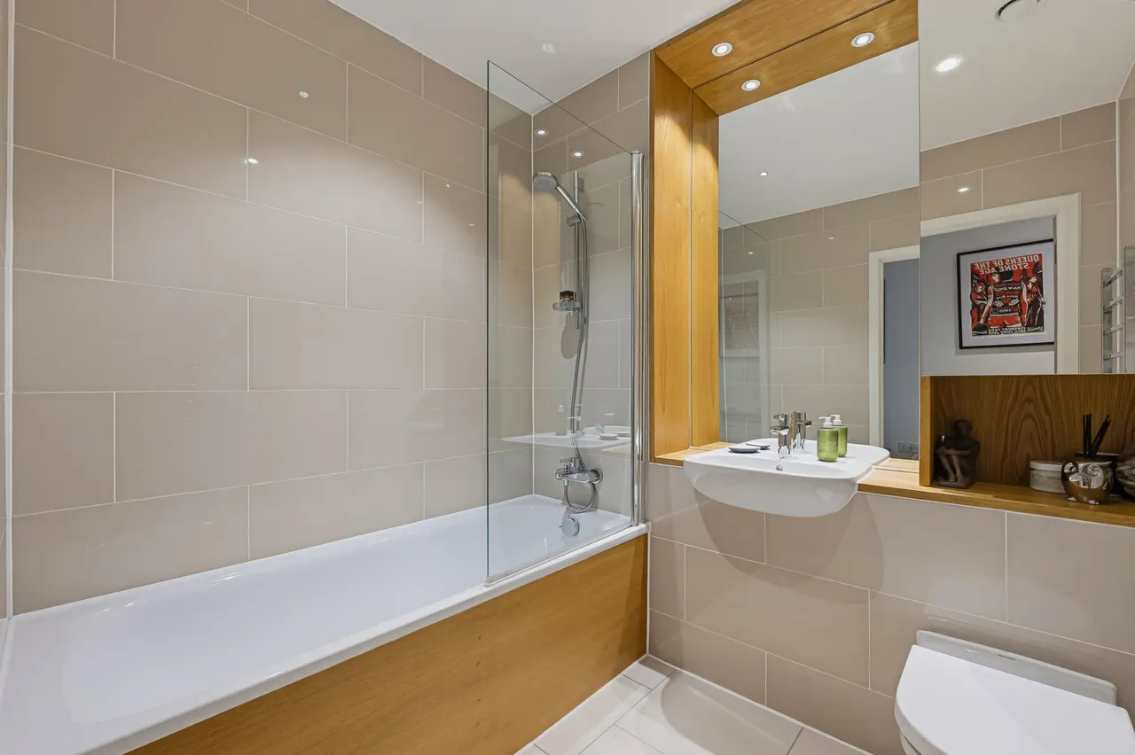 Commerce Road, Brentford, TW8, photo 8