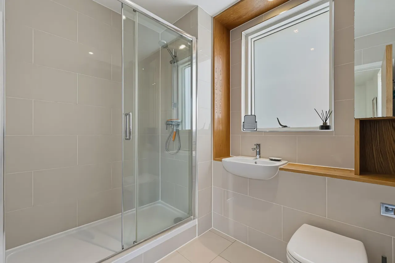 Commerce Road, Brentford, TW8, photo 7