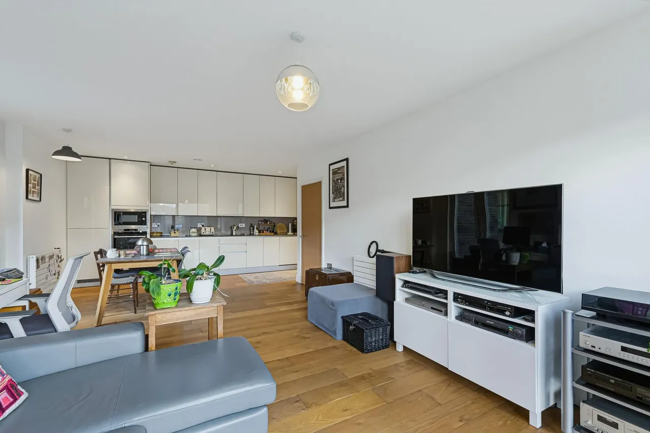Commerce Road, Brentford, TW8, photo 2