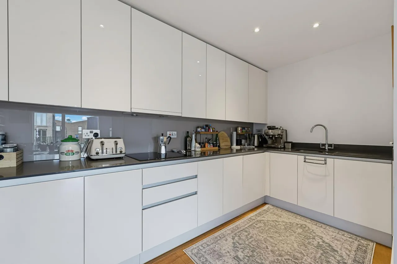 Commerce Road, Brentford, TW8, photo 4