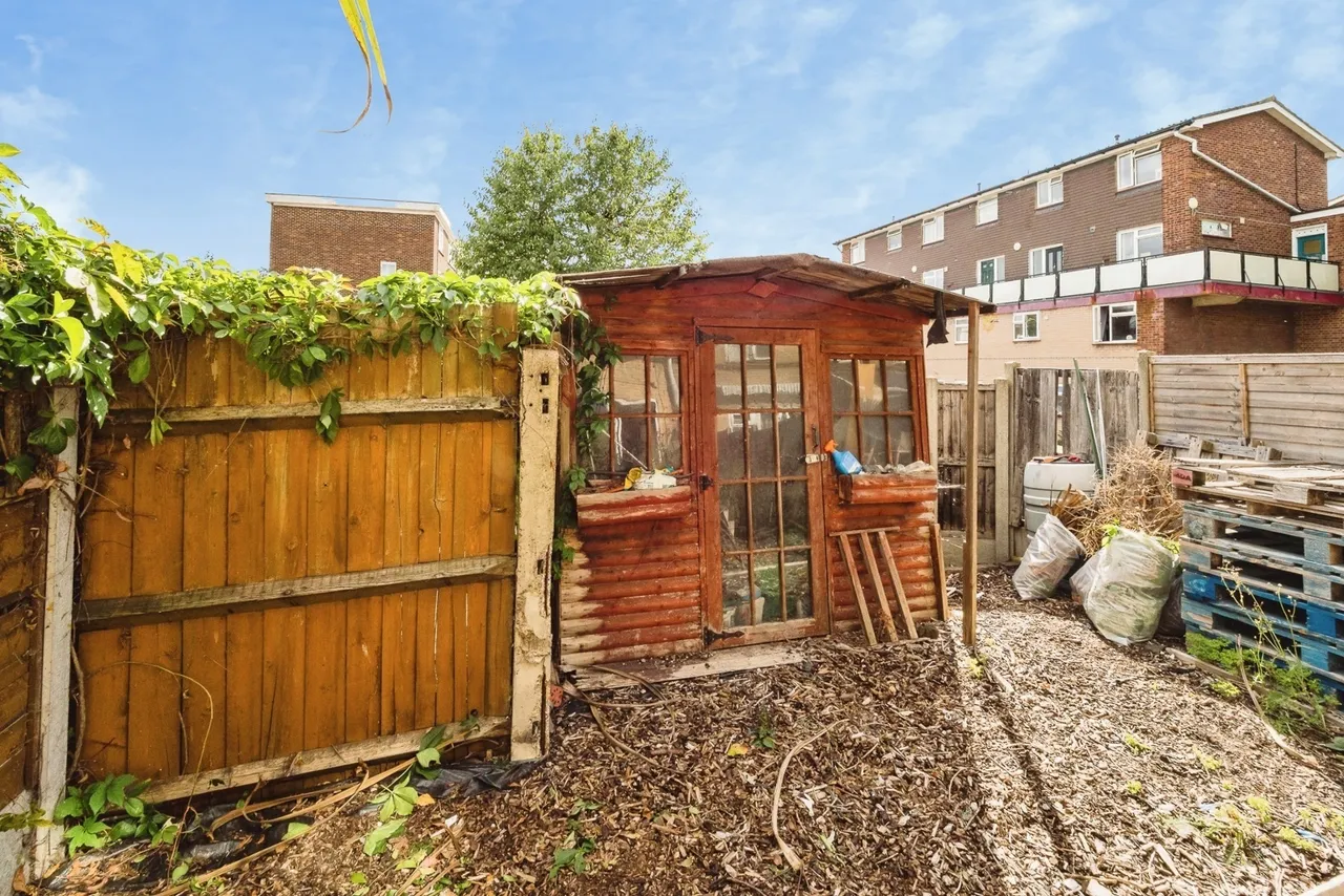 Victor Close, Hornchurch, RM12, photo 20