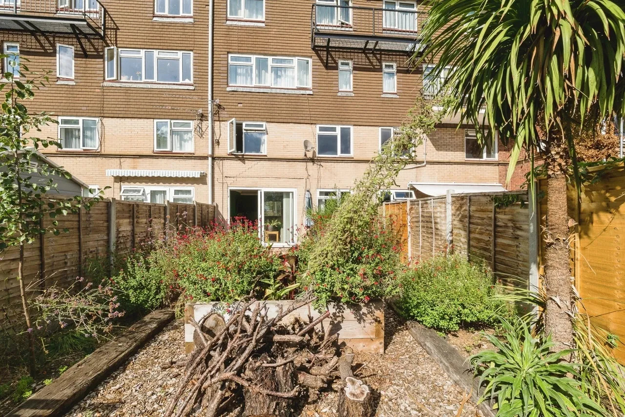 Victor Close, Hornchurch, RM12, photo 6