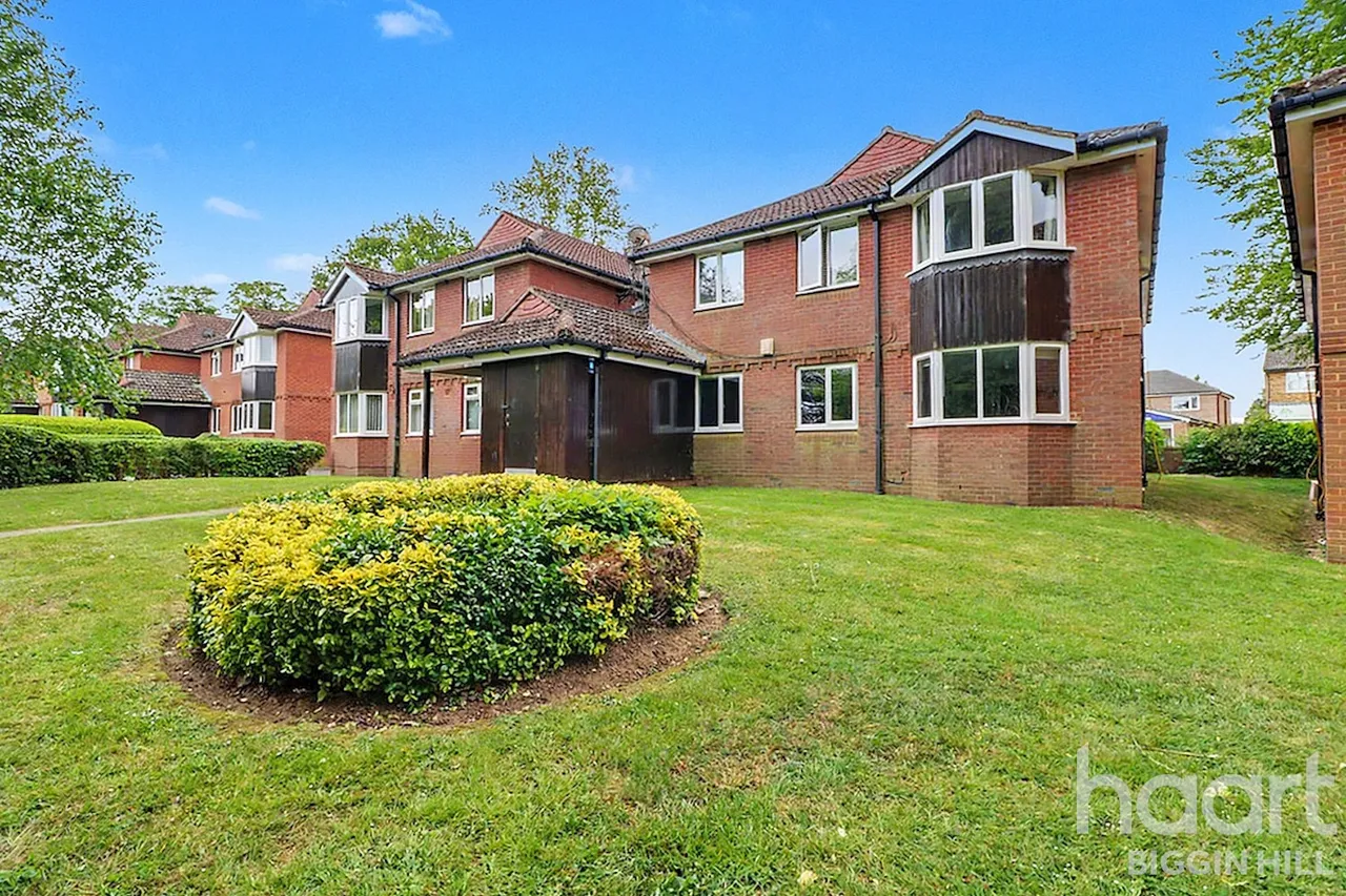 2 bed flat for sale, Main Road, Biggin Hill, TN16