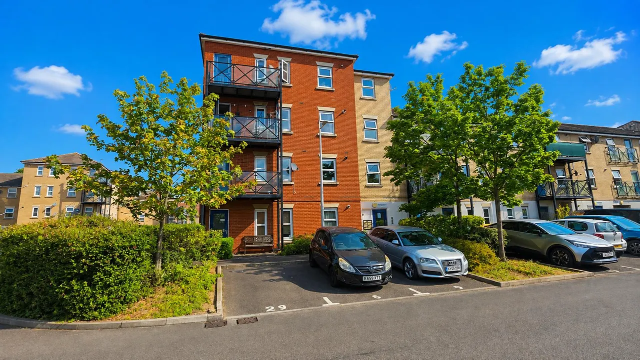 2 bed flat for sale, Glandford Way, Chadwell Heath, RM6