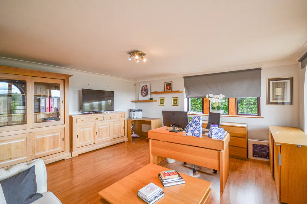 High Meadows, Thornhill, photo 42