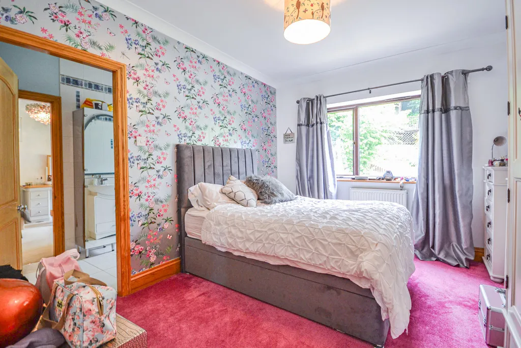 High Meadows, Thornhill, photo 39