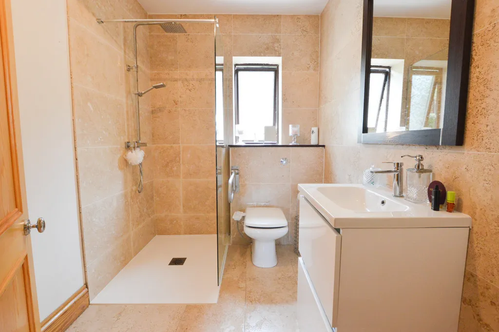 High Meadows, Thornhill, photo 22