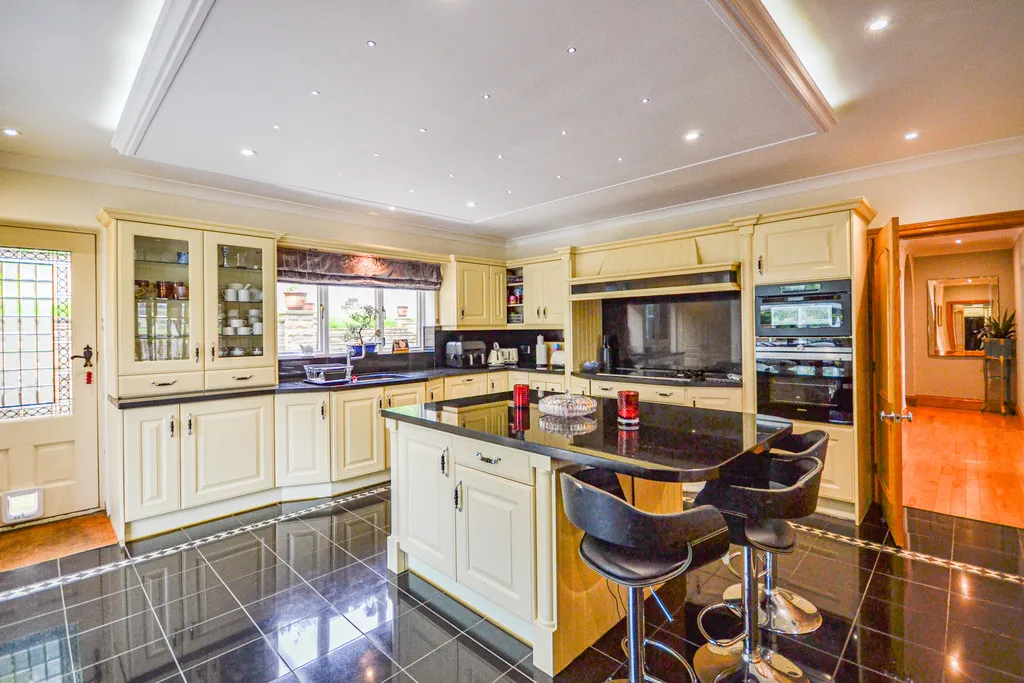 High Meadows, Thornhill, photo 9