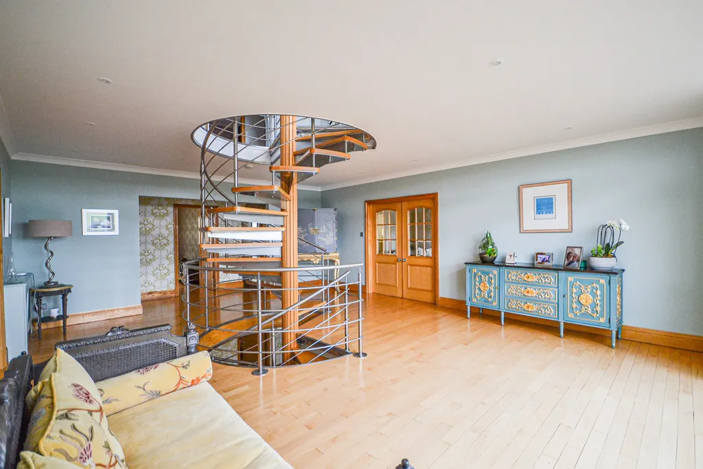 High Meadows, Thornhill, photo 23