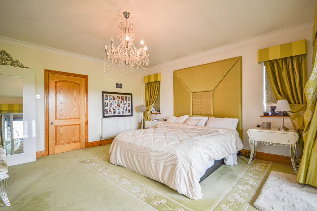 High Meadows, Thornhill, photo 25