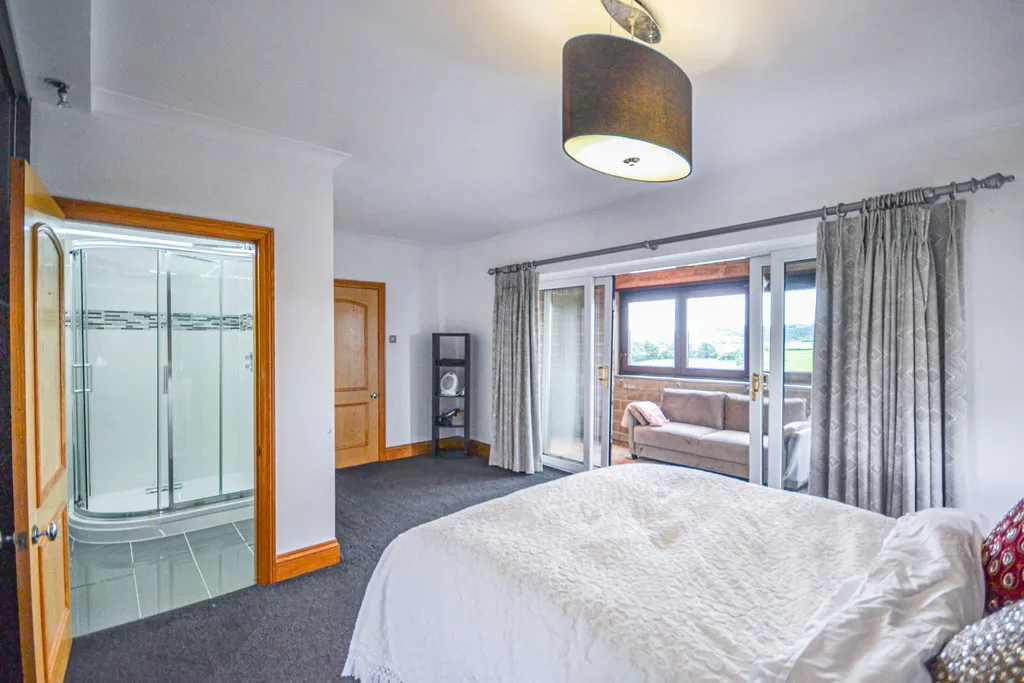 High Meadows, Thornhill, photo 32