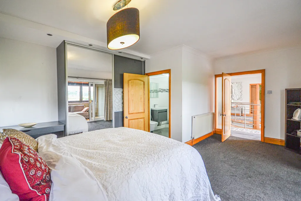 High Meadows, Thornhill, photo 31