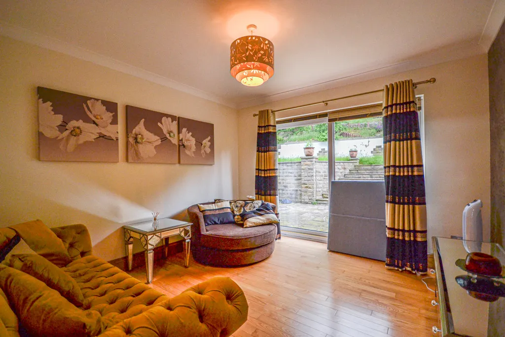 High Meadows, Thornhill, photo 40