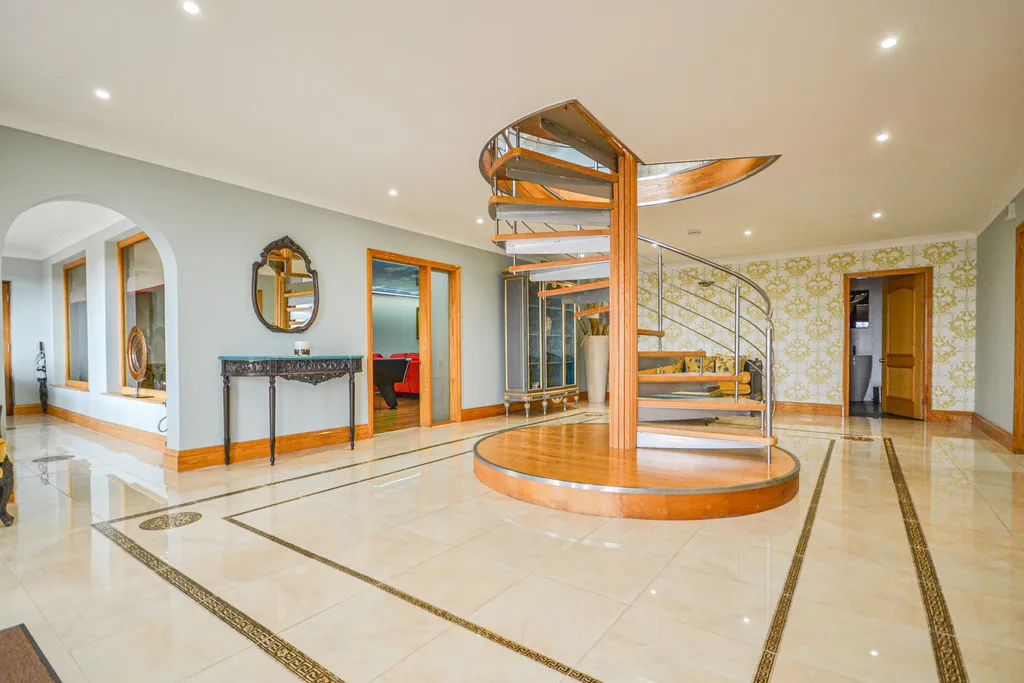 High Meadows, Thornhill, photo 41