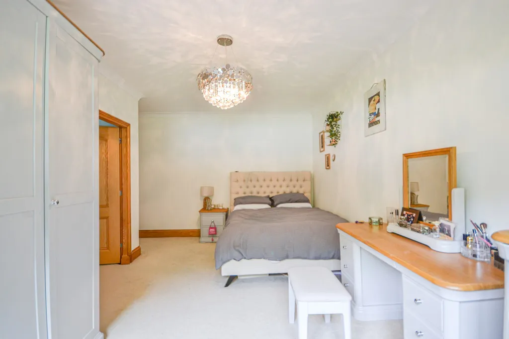 High Meadows, Thornhill, photo 37