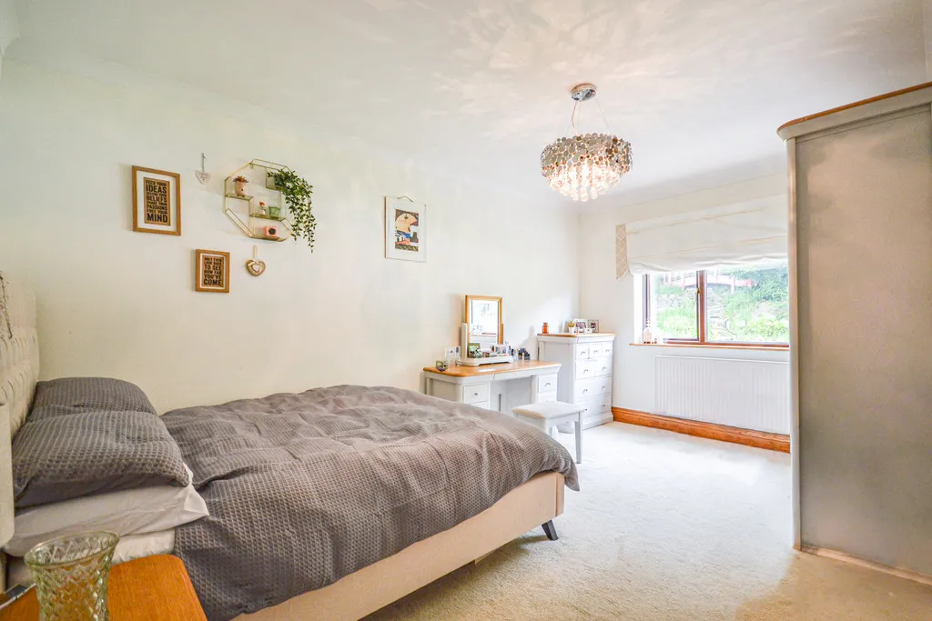 High Meadows, Thornhill, photo 36