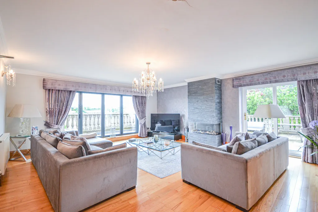 High Meadows, Thornhill, photo 18