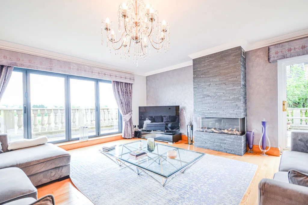 High Meadows, Thornhill, photo 17