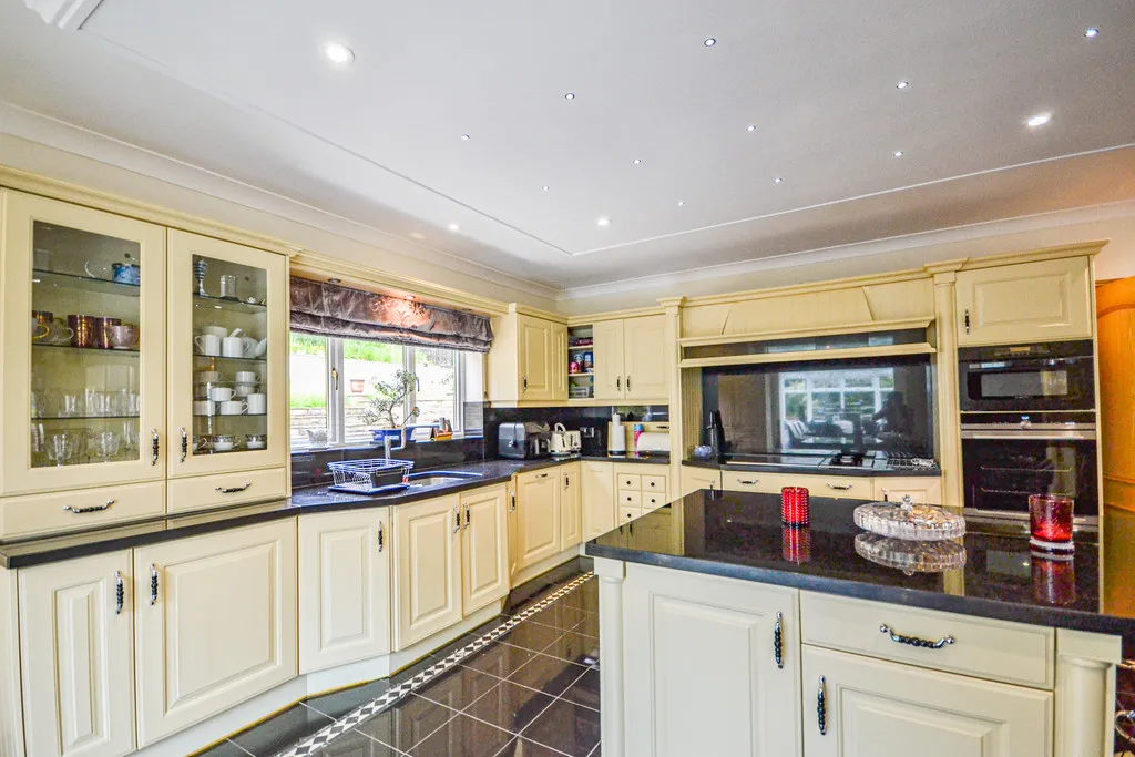 High Meadows, Thornhill, photo 10