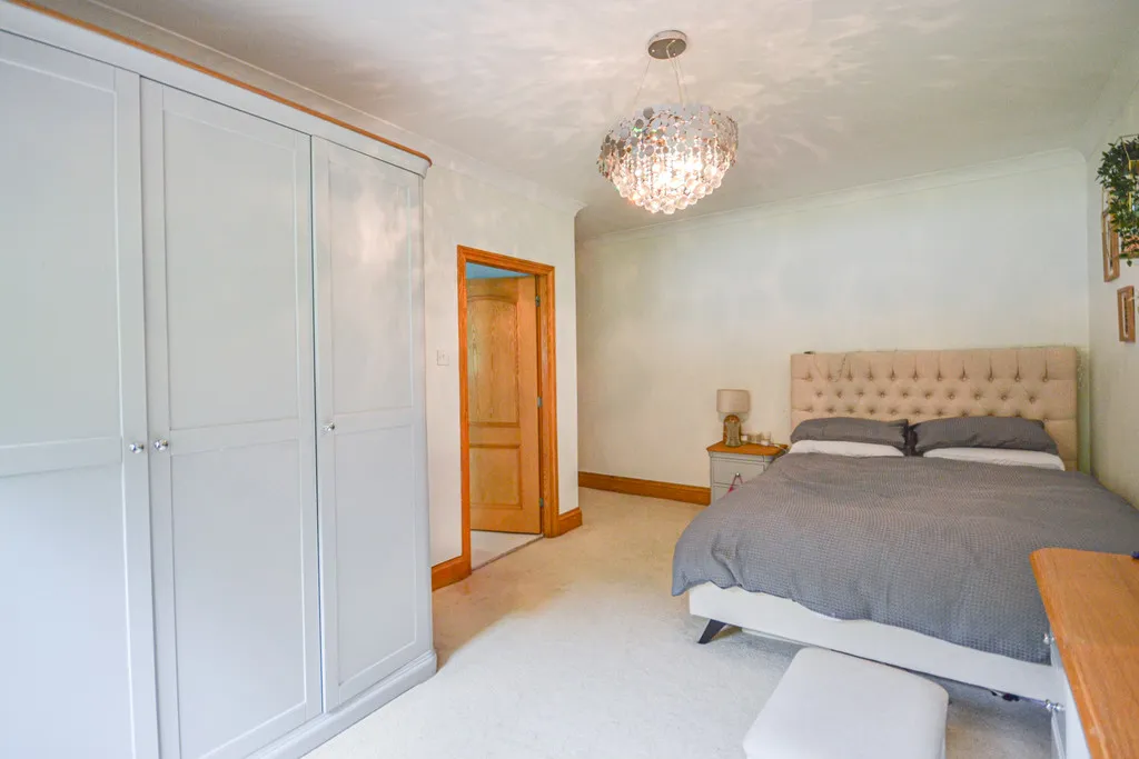 High Meadows, Thornhill, photo 38