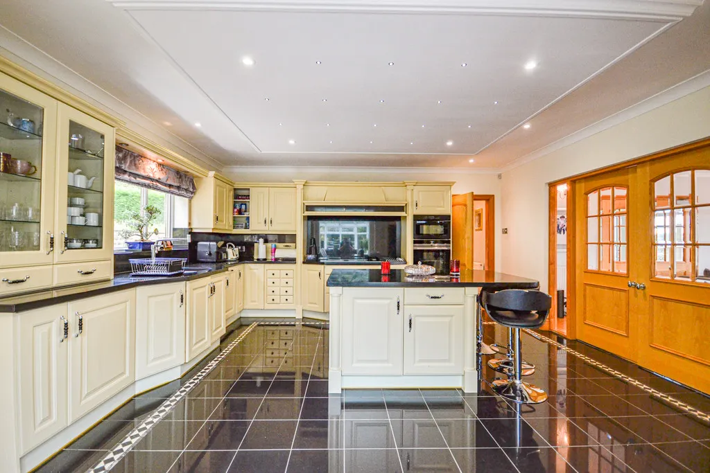 High Meadows, Thornhill, photo 8