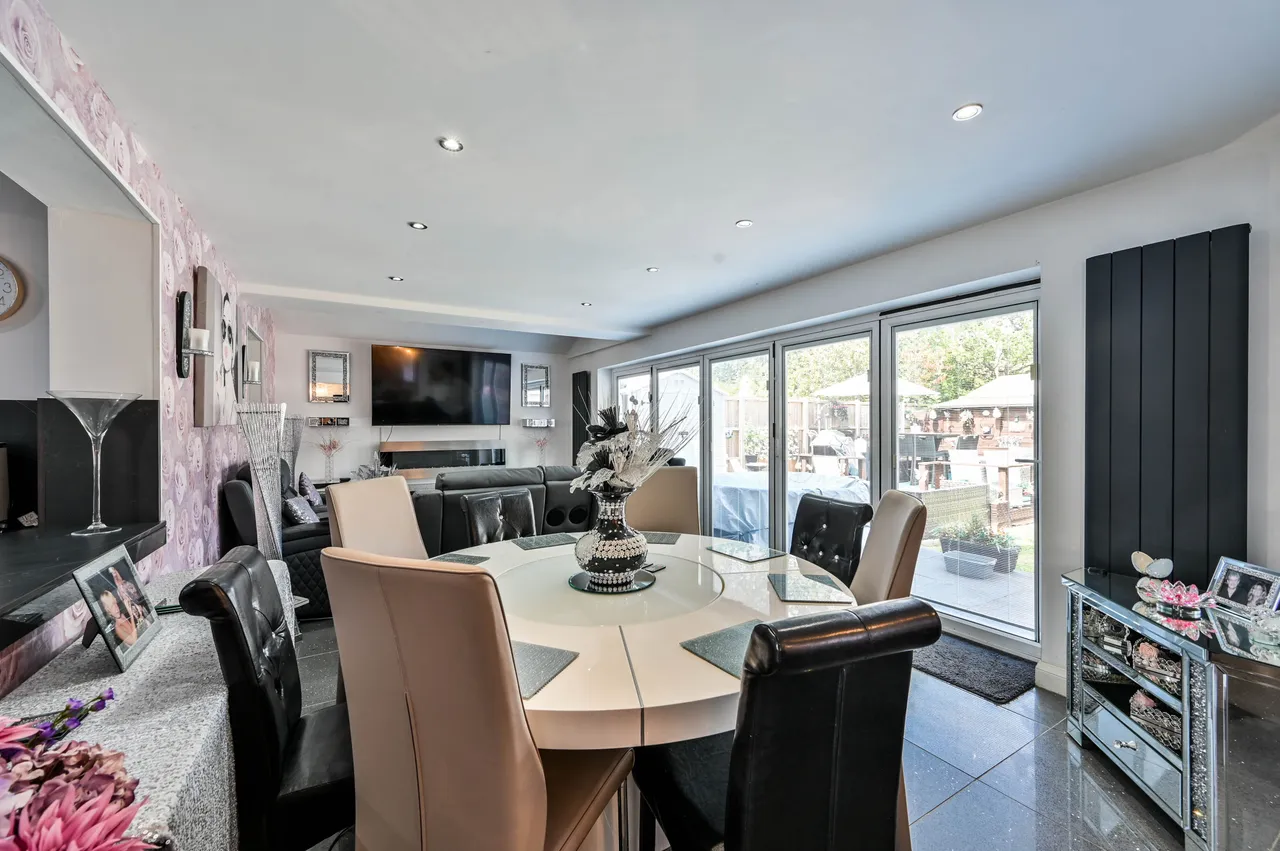 Woking, GU22, photo 4