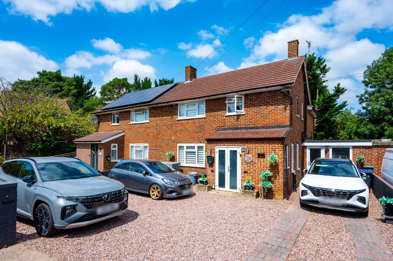 3 bed house for sale, Woking, GU22