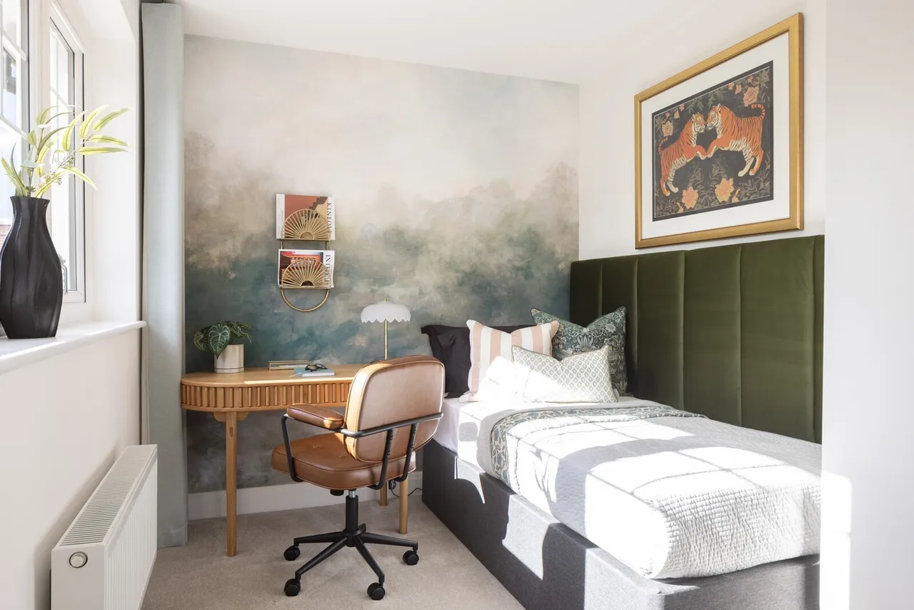 The Marram, Birchwood, Farnham, GU9, photo 10