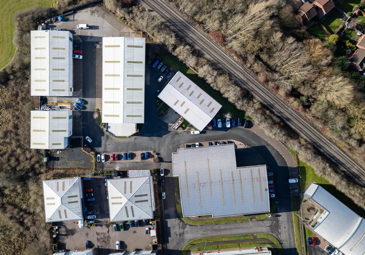 Hemdale Business Park, Kingfisher Court,, photo 3