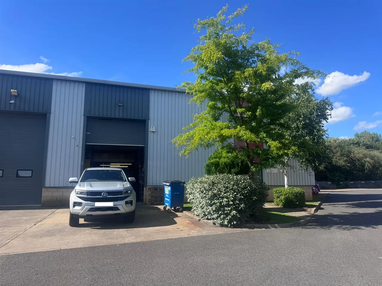 Hemdale Business Park, Kingfisher Court,, photo 4