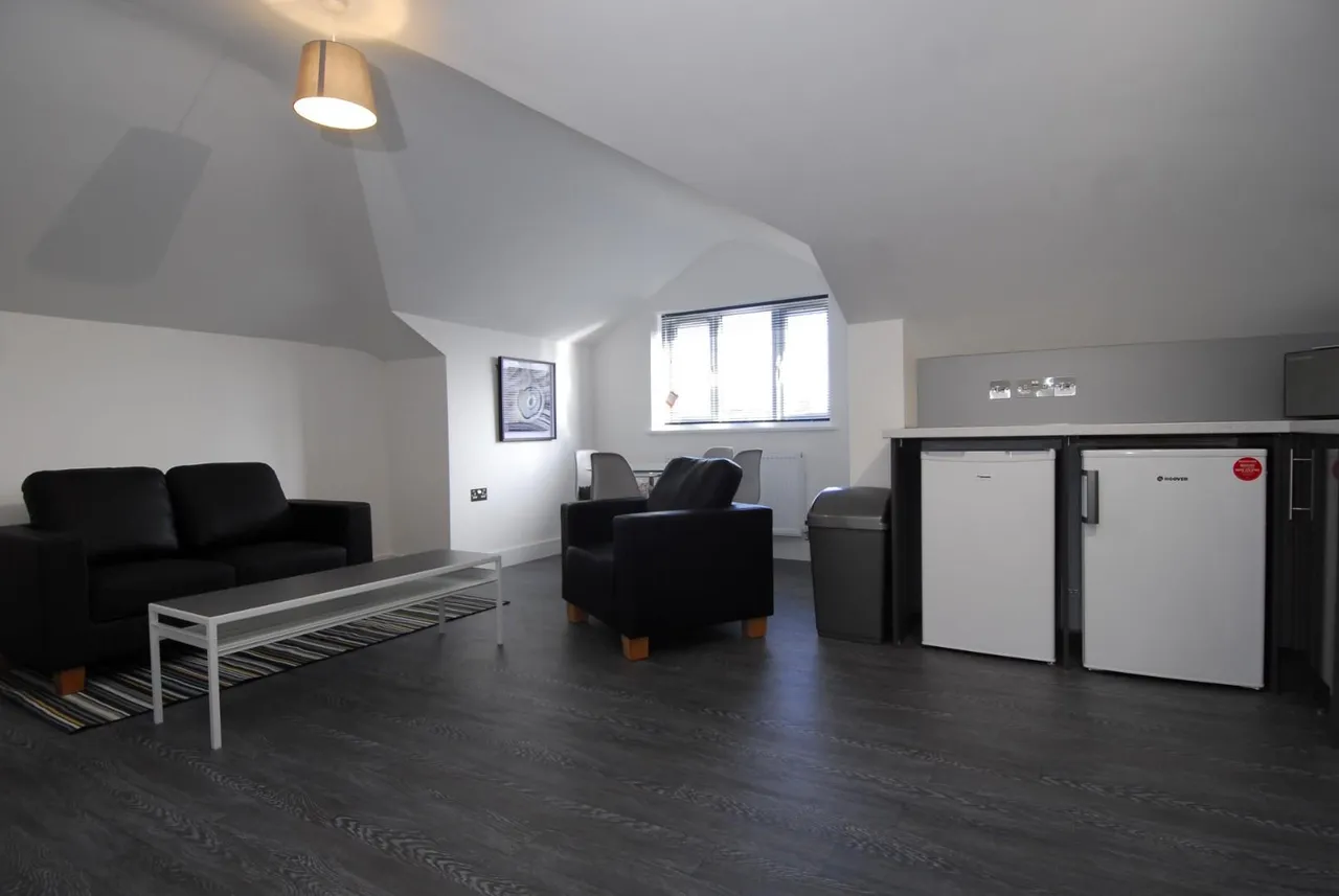 bed apts, Plymouth, photo 5