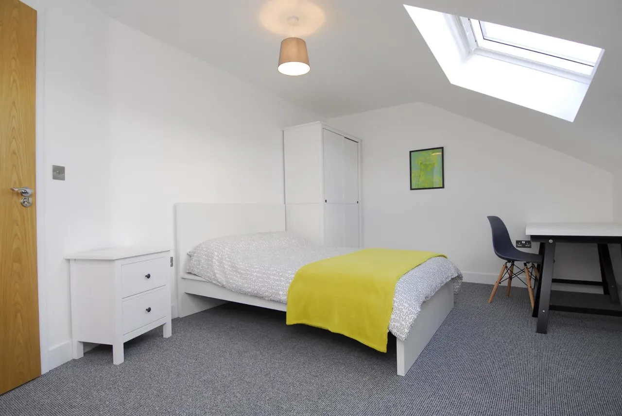 bed apts, Plymouth, photo 9