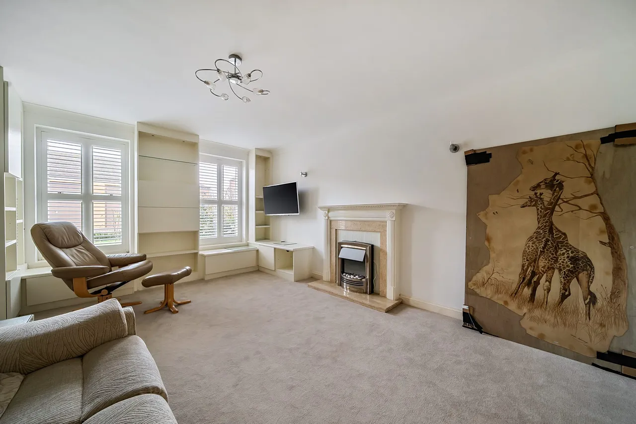 Seymour Place, Odiham, Hook, RG29 1AY, photo 2