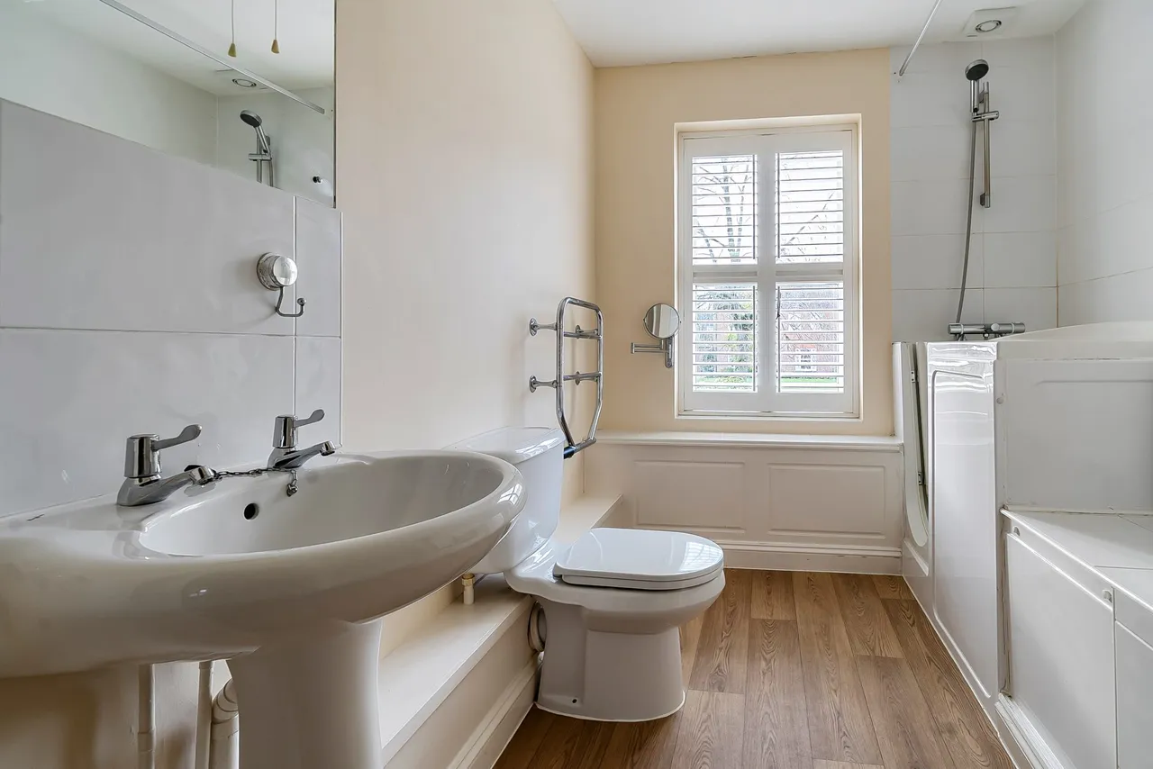 Seymour Place, Odiham, Hook, RG29 1AY, photo 13