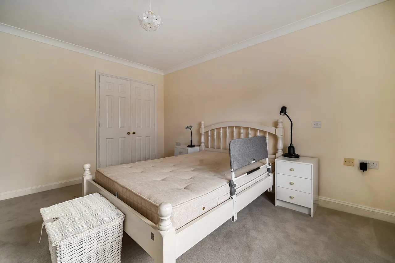 Seymour Place, Odiham, Hook, RG29 1AY, photo 9