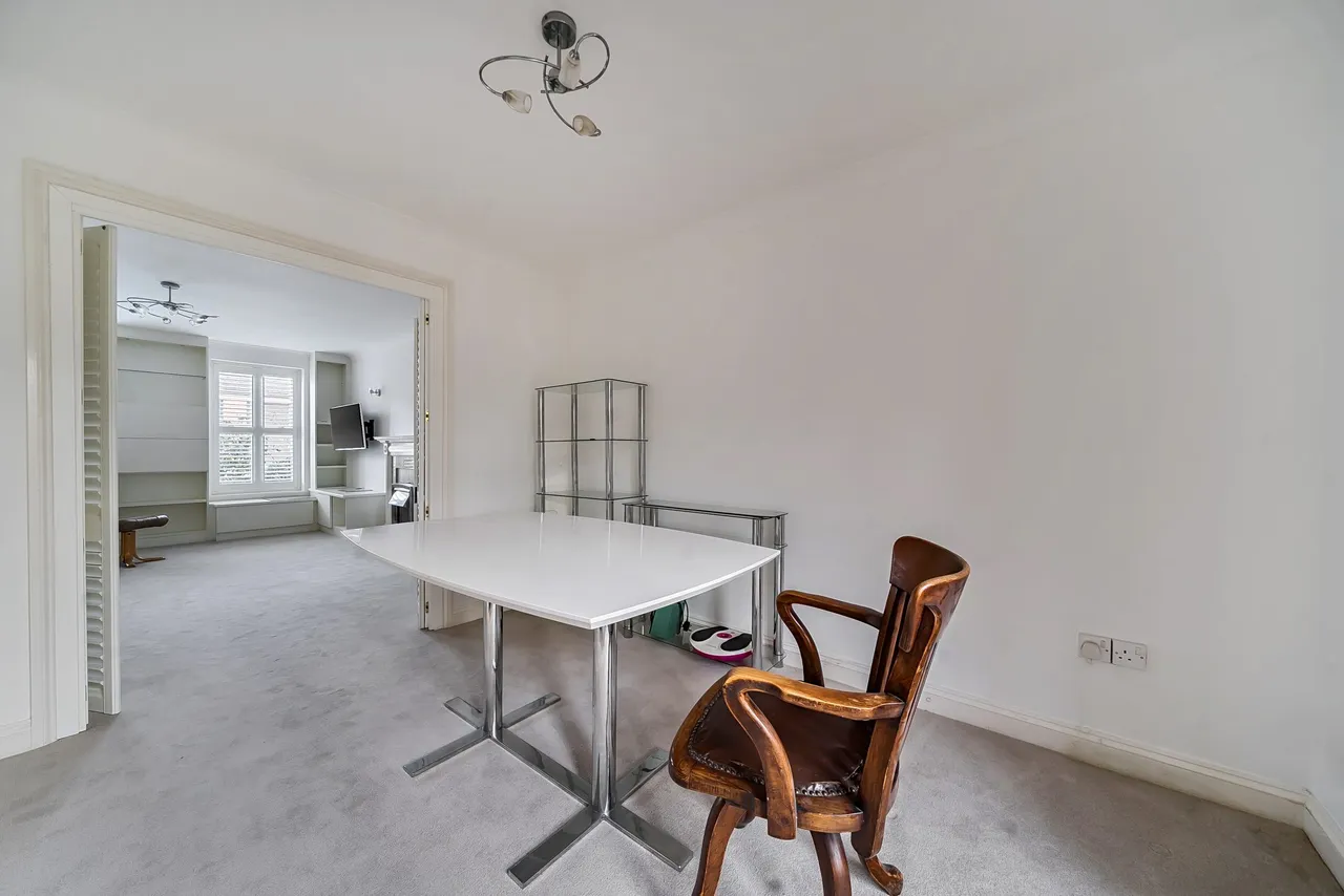 Seymour Place, Odiham, Hook, RG29 1AY, photo 6