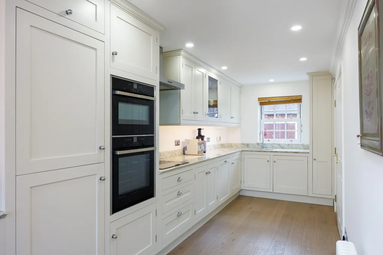 Wedgwood Place, Cobham, KT11, photo 2
