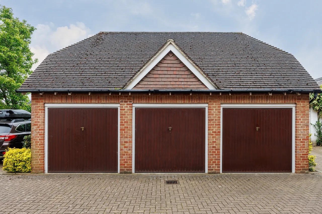 Wedgwood Place, Cobham, KT11, photo 9
